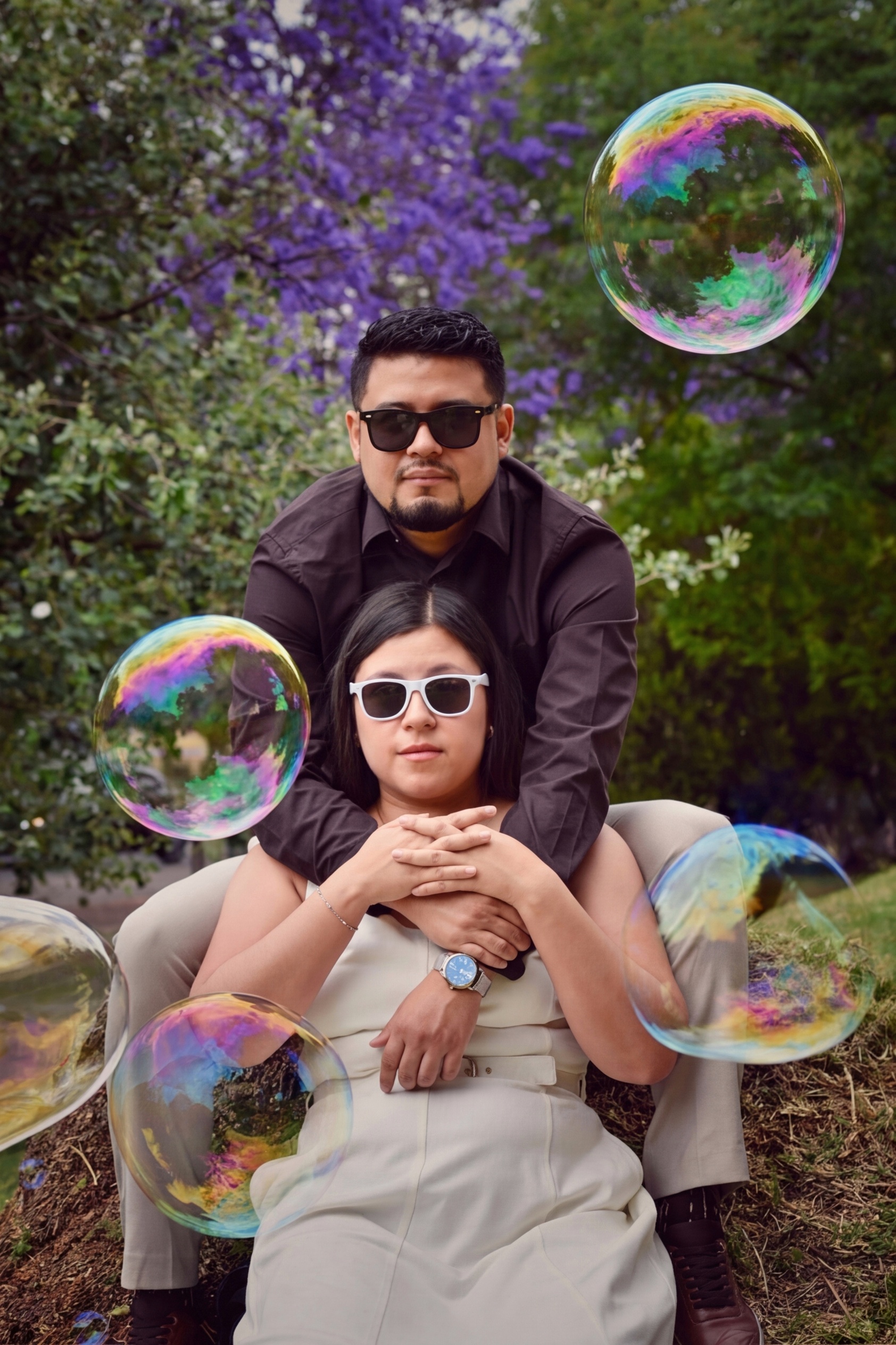 Fernanda y Julio bajo el jacarand&aacute;